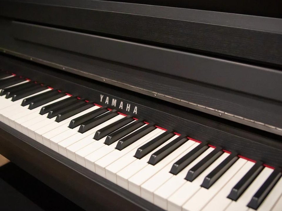 Cận cảnh YAMAHA CLP-785 B tại Piano House